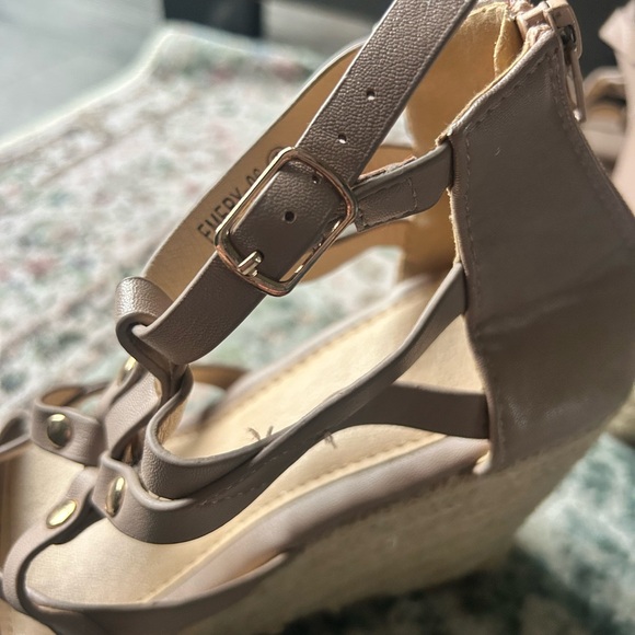 Women's Strappy Wedge Sandals - Tan/Pink - Picture 5 of 5